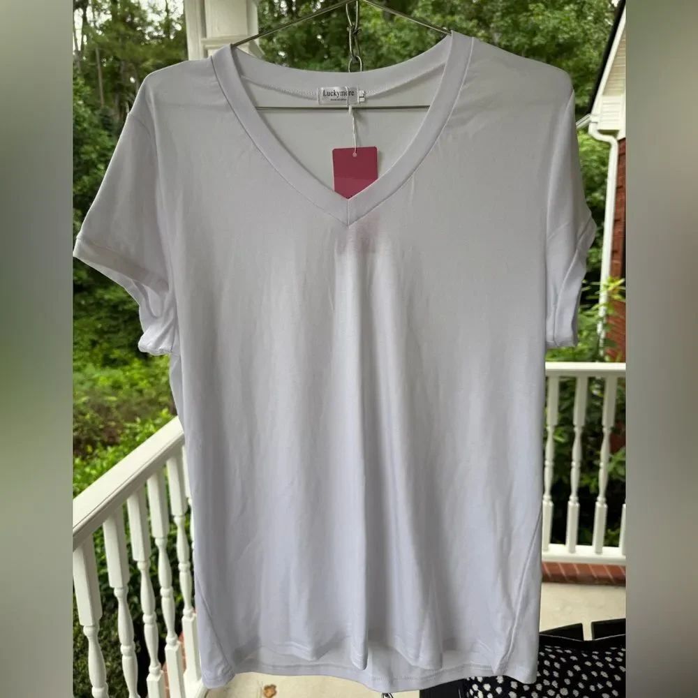 Lucky more White V-Neck Short Sleeve Tee. Size L. NWT